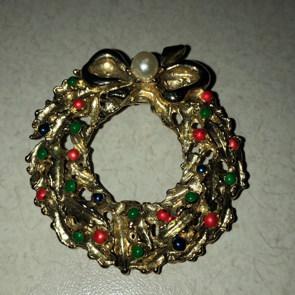 Vtg Christmas wreath pin balls and pearl